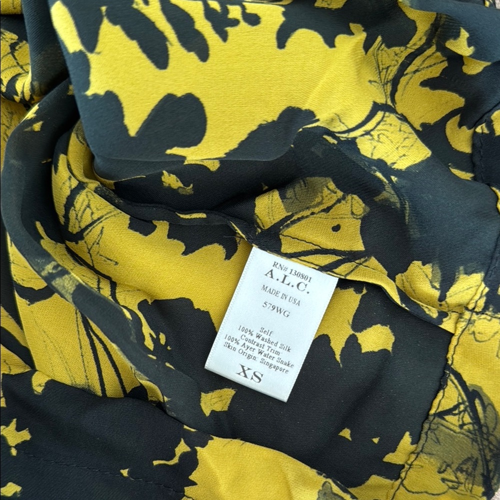 A.L.C. Black and Gold Patterned Blouse XS 100% Washed Silk - Picture 6 of 13